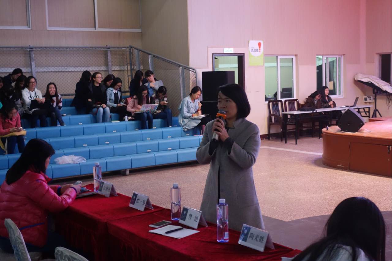 公司党委副书记曾艳发表讲话