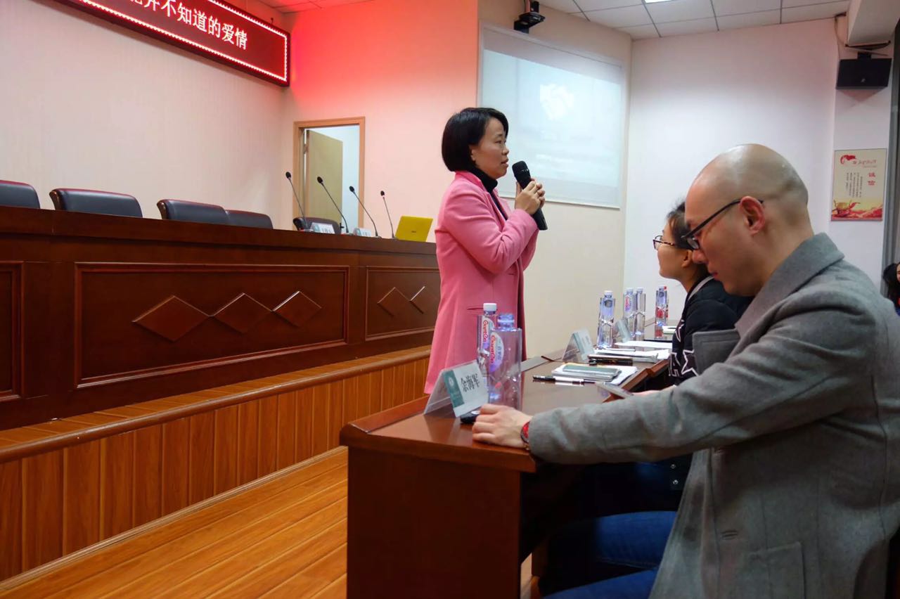 公司党委副书记曾艳发表讲话
