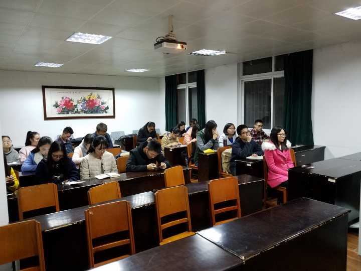 公海jcjc5500团委各成员认真开会